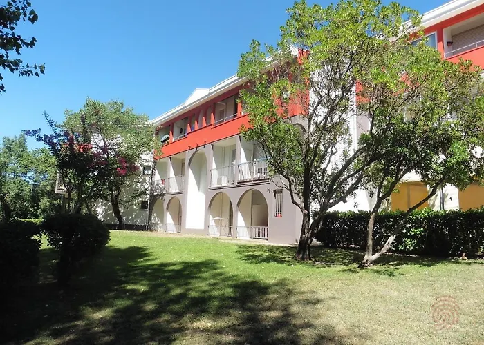 F2 Avec Terrasse, Wifi Et Proximite Thermes A - Fr-1-451-118 Apartment